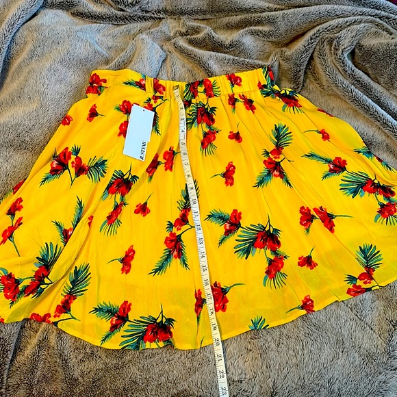 JustFab Dresses & Skirts - Just Fab yellow summer skirt.